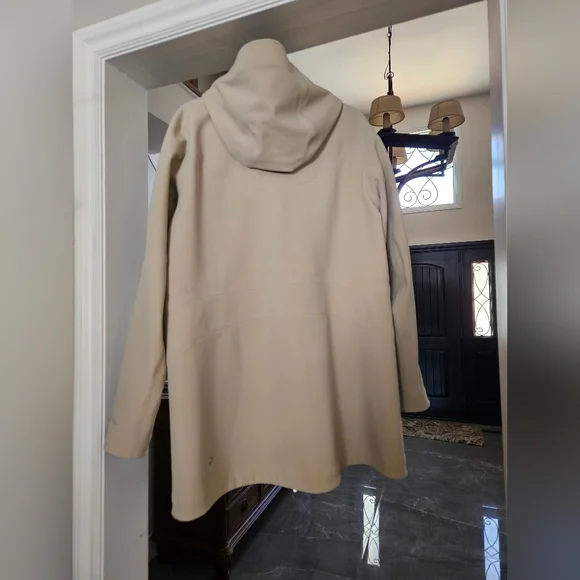 Lululemon Rapshell Rain Jacquet - Picture 2 of 2